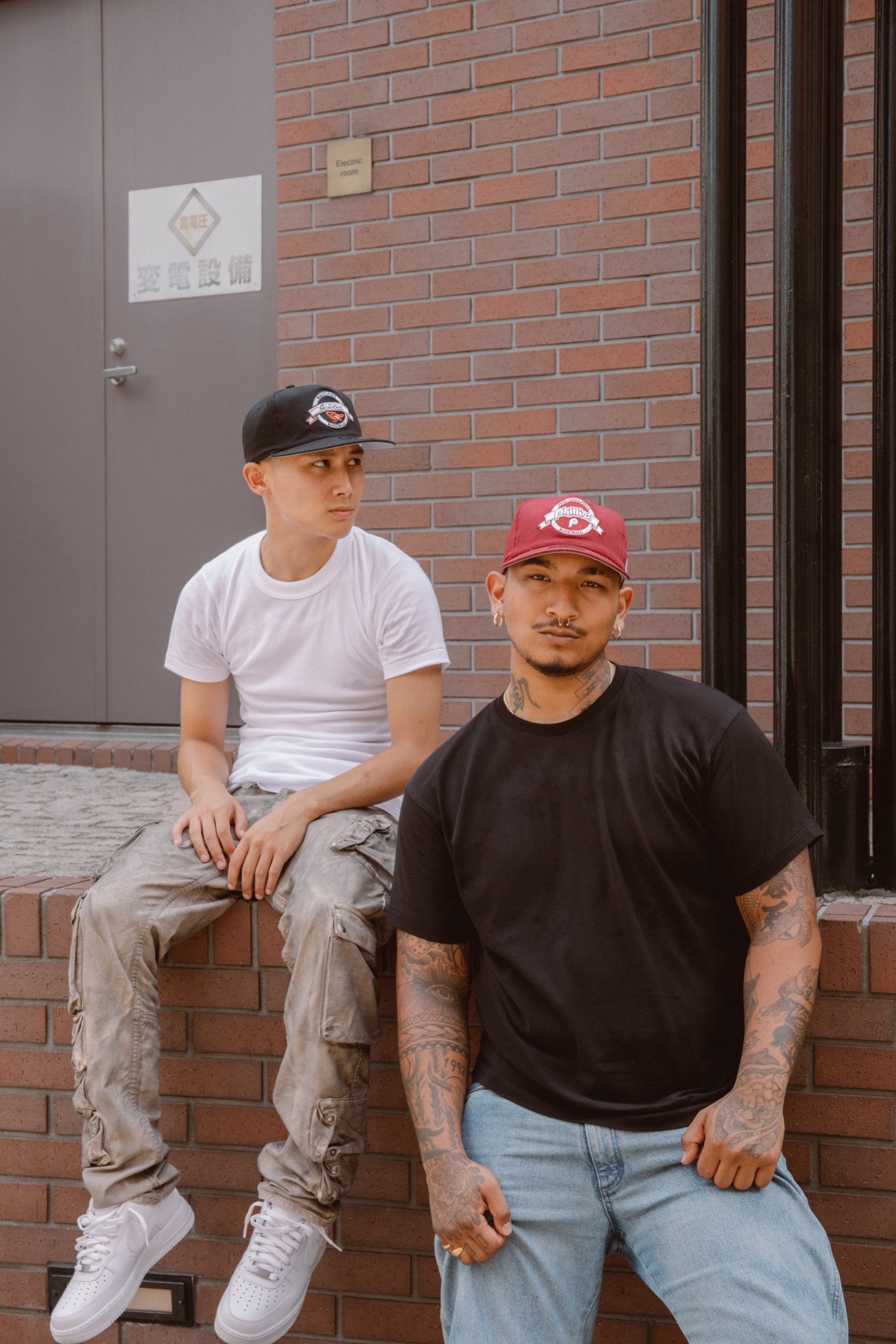 "TOKYO EXCLUSIVE" Banner Script