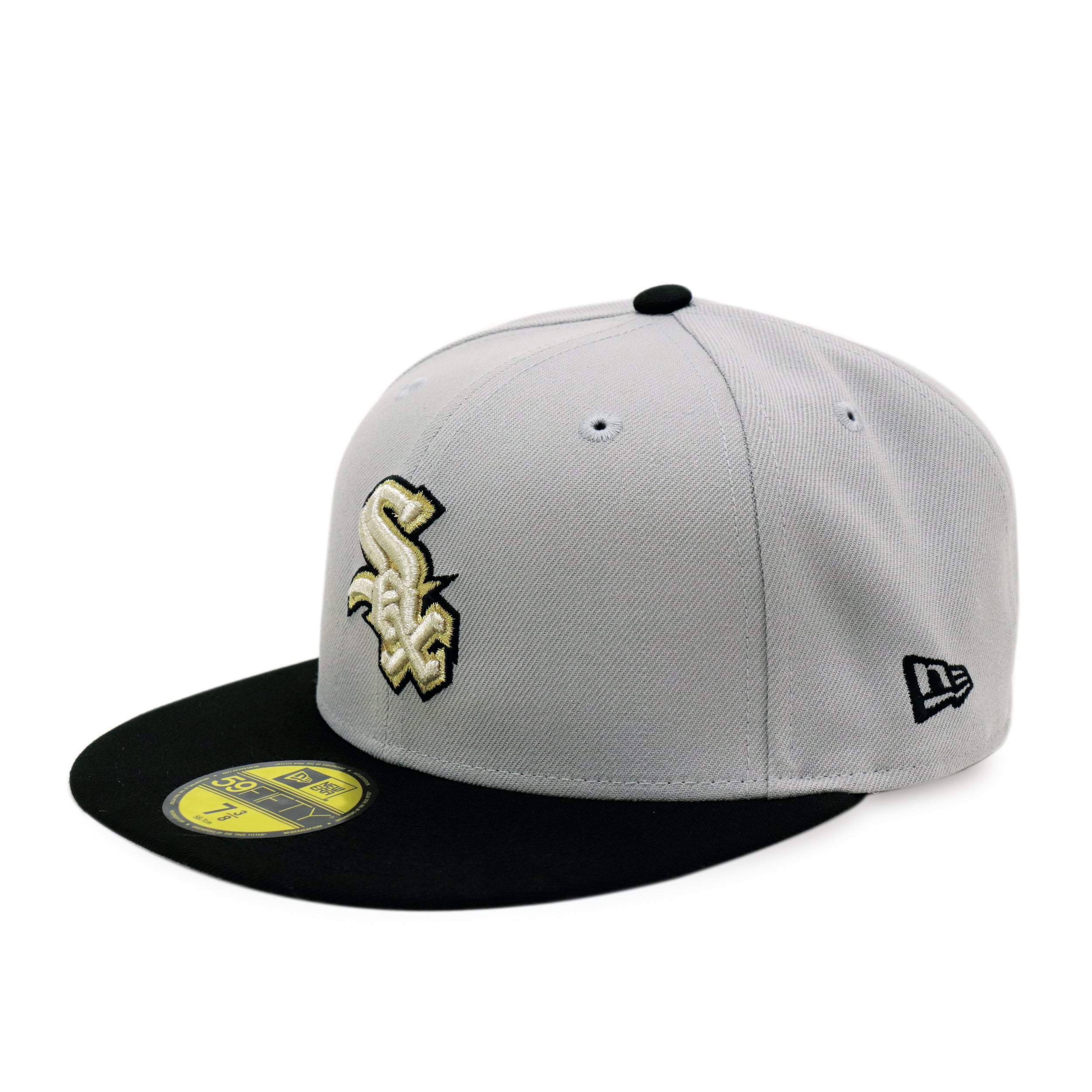 グレーの軍帽 金色バッジ付き　0120o69 THE CAP 59FIFTY Midnight Royalty シカゴ・ホワイトソックス グレー